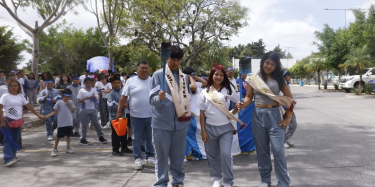 Con estas medidas, el Mineduc busca que las antorchas cívicas se desarrollen con alegría y respeto, pero priorizando la seguridad. / Foto: DCA