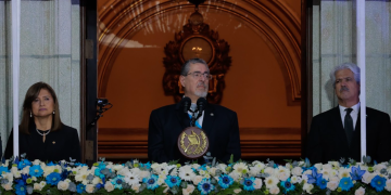 Presidente Arévalo encabezó los actos conmemorativos a los 205 años de Independencia
