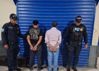 Como resultado del operativo, los agentes lograron interceptar el automóvil aproximadamente a dos kilómetros del lugar donde se habría originado el hecho. / Foto: PNC