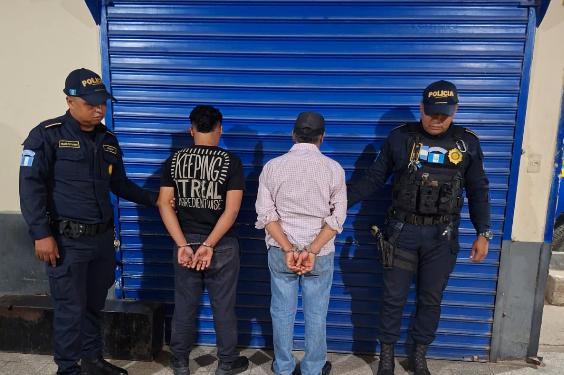 Como resultado del operativo, los agentes lograron interceptar el automóvil aproximadamente a dos kilómetros del lugar donde se habría originado el hecho. / Foto: PNC