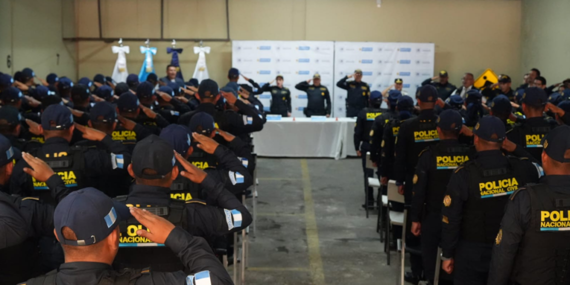 120 nuevos agentes de la Policía Nacional Civil fueron incorporados al Departamento de Tránsito. / Foto: DT-PNC