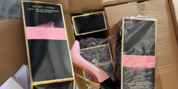 SAT localizó más de 11 mil frascos de perfume sin permiso de importación en Puerto Quetzal