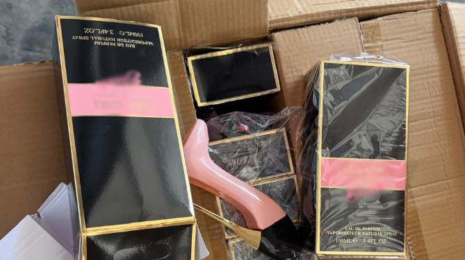SAT localizó más de 11 mil frascos de perfume sin permiso de importación en Puerto Quetzal