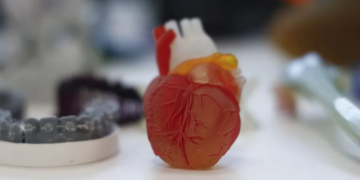 Una muestra de los productos sanitarios que se fabricarán en el centro de impresión 3D impulsado por el Consorcio de la Zona Franca (CZFB) y los hospitales del Mar y Clínic. EFE