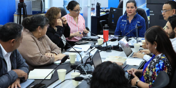 Reunión del Comité de Emergencia institucional para coordinar acciones ante los desafíos agroclimáticos que enfrenta el país. / Foto: MAGA