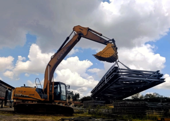 Continúan trabajos para instalar puente Bailey en el km 111 de la ruta al Atlántico./Foto: Caminos.