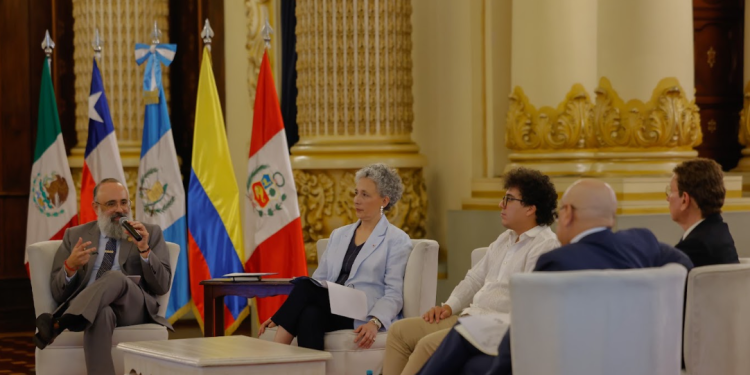 Conversatorio América Latina en letras: premios Nobel y su legado./Foto: Gilber García.