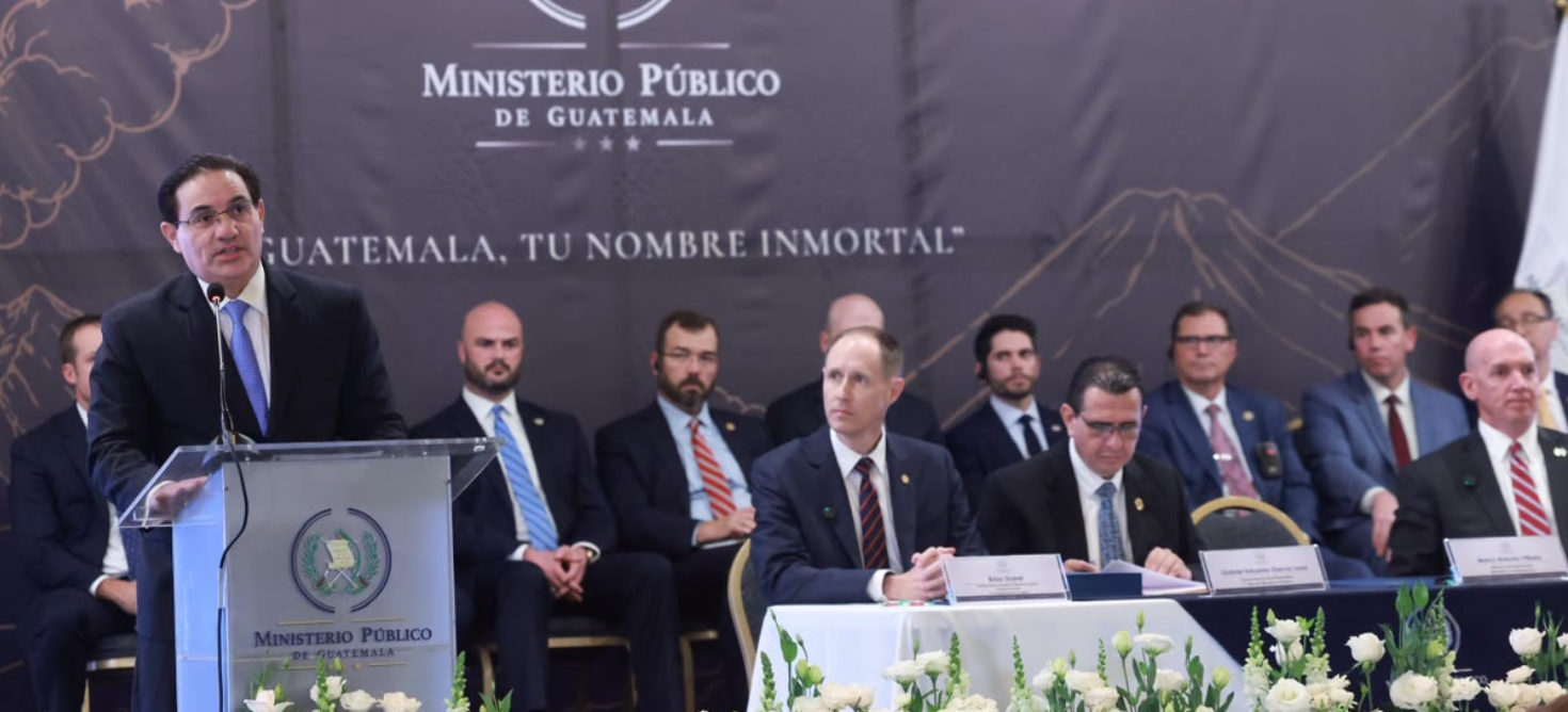 Conferencia de prensa de la delegación de altos fiscales de Estados Unidos