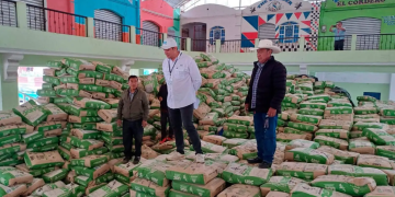 Entregan materiales para mejorar camino rural de comunidades en occidente. (Foto: CIV)