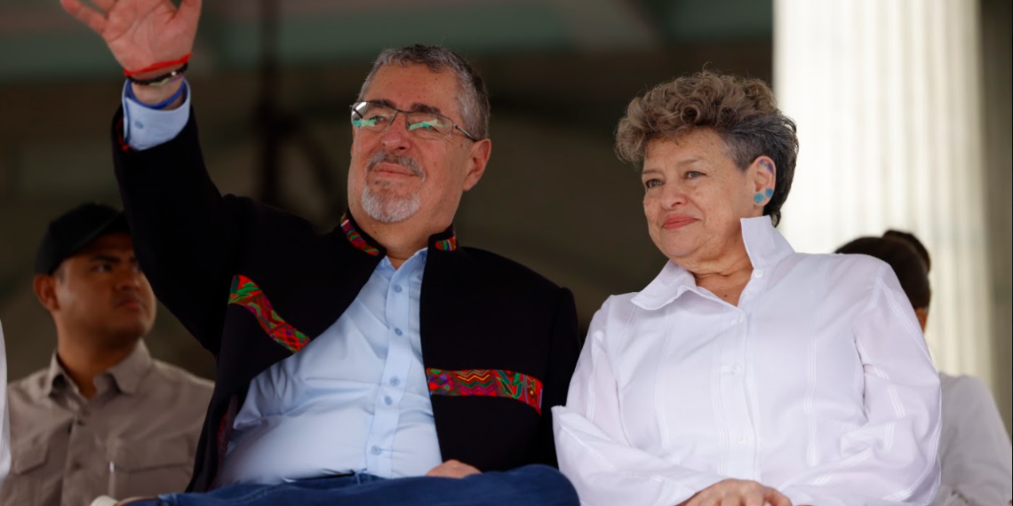 Presidente Arévalo y primera dama en el Encuentro de Conviteros 2026. / Foto: Gilber Garcia