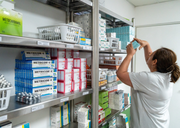 Los usuarios pueden consultar medicamentos y sus precios de referencia en el sitio de PROAM antes de acudir a una farmacia. / Foto: MSPAS.