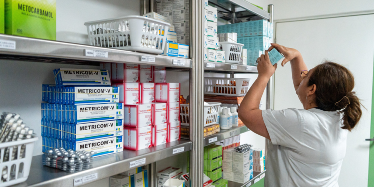 Los usuarios pueden consultar medicamentos y sus precios de referencia en el sitio de PROAM antes de acudir a una farmacia. / Foto: MSPAS.