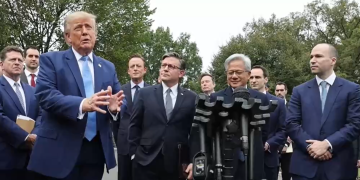 Trump ordena que su Gobierno use el término "superinteligencia" para referirse a la IA. / Foto: EFE.