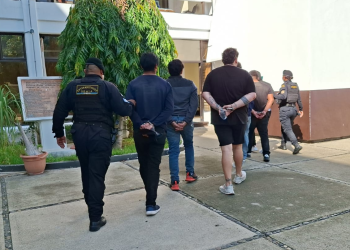 Como resultado del procedimiento, los agentes recuperaron ambos automotores y realizaron la captura de seis personas. / Foto: PNC