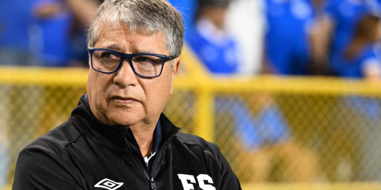 Bukele confirma la continuidad del “Bolillo” Gómez con El Salvador tras el 6-0 ante Guatemala