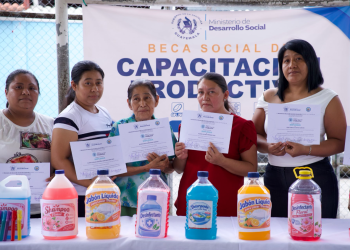 Mujeres beneficiarias de la Beca Social de Capacitación Productiva. / Foto: Mides.