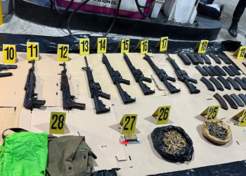 PNC decomisa fusiles, pistolas, municiones y drogas en Villa Canales