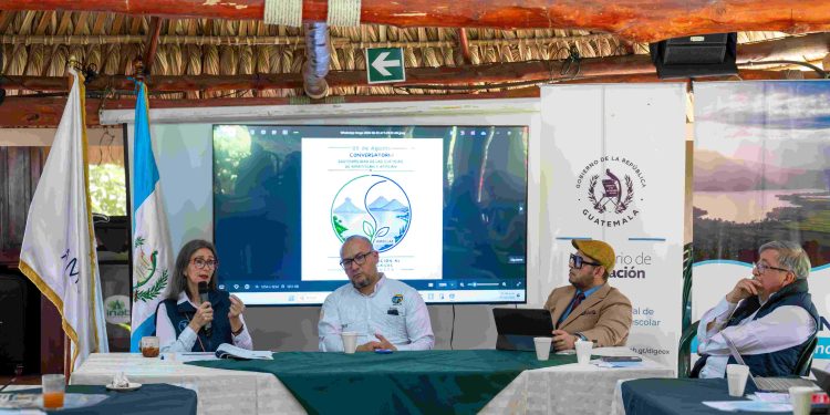 Ministerio de Educación promueve la protección y restauración de los lagos en el país. (Foto: Mineduc)