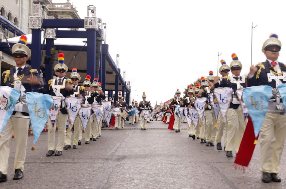 En fotos: Avanza desfile cívico en conmemoración de 205 años de independencia de Guatemala