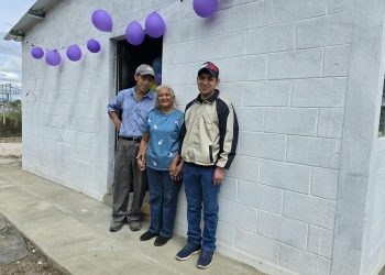 Familia Zapeta, beneficiaria de un subsidio habitacional./Foto: Fopavi.