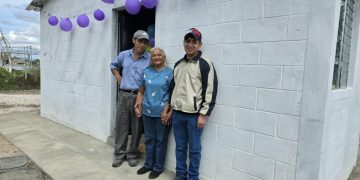 Familia Zapeta, beneficiaria de un subsidio habitacional./Foto: Fopavi.