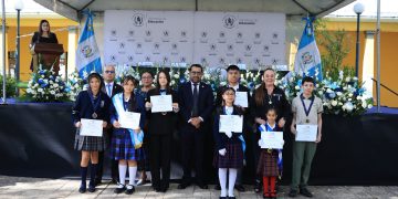 Mineduc reconoce a 38 estudiantes sobresalientes del departamento de Guatemala