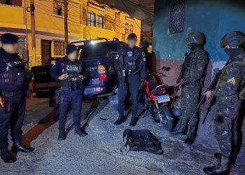 Operativos de seguridad y patrullaje en el barrio El Gallito permiten incautaciones. (Foto: PNC)