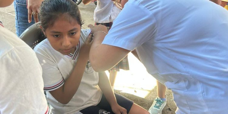Salud escolar supera 2.5 millones de consultas