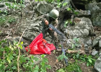 Ejército de Guatemala decomisa arsenal en zona fronteriza de Huehuetenango