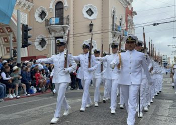 Arranca desfile cívico escolar en el marco de los 205 años de independencia de Guatemala