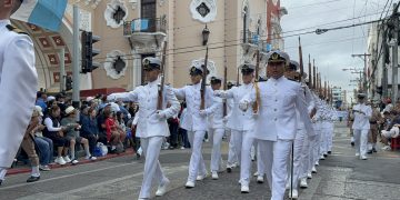 Arranca desfile cívico escolar en el marco de los 205 años de independencia de Guatemala
