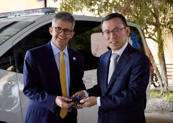 Corea dona dos ambulancias para fortalecer la red de salud en Guatemala Central