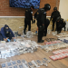 Agentes de la PNC y personal del MP examinan paquetes localizados durante el desmantelamiento del narcolaboratorio. / Foto: MP