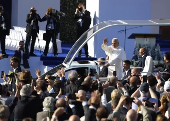 El papa pide a los fieles que recen en octubre el rosario para que cesen las guerras