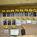 Pasaportes y documentos de identificación figuran entre los indicios localizados durante el allanamiento en la zona 1 capitalina. / Foto: PNC.