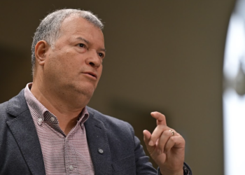 Ministro de Energía y Minas indica que algunos bloqueos impiden que llegue el combustible a las estaciones. (Foto: archivo)