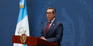 Ministro Menkos destaca lo cerca que se encuentra Guatemala de conseguir el grado de inversión. (Foto: Gilbert García)