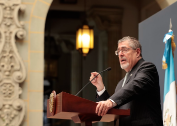 Presidente Arévalo reafirma que la propuesta de presupuesto 2027 destina recursos de inversión social. (Foto: Noé Pérez)