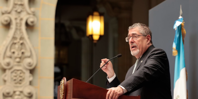 Presidente Arévalo reafirma que la propuesta de presupuesto 2027 destina recursos de inversión social. (Foto: Noé Pérez)