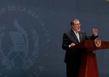 El presidente Arévalo compartió una propuesta que se encuentran trabajando para mitigar el aumento del precio del diésel. (Foto: Noé Pérez)