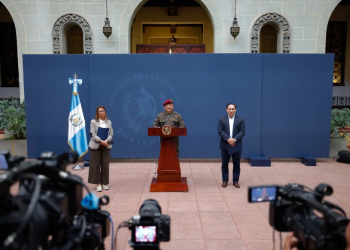 Ministros de Gobernación y Defensa compartieron acciones para restablecer el orden nacional. (Foto: Gilbert García)