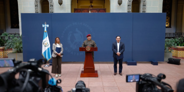Ministros de Gobernación y Defensa compartieron acciones para restablecer el orden nacional. (Foto: Gilbert García)
