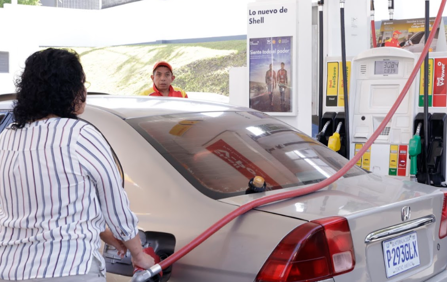 La ley suspende temporalmente el IDP y el IVA a los combustibles. (Foto: archivo)