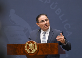 Ministro de Gobernación comparte el resultado de acciones de seguridad contra pandillas. / Foto: Álvaro Interiano.