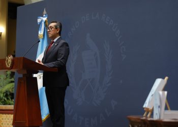 El ministro de Finanzas Públicas presentó el proyecto de presupuesto 2027. (Foto: Gilbert García)