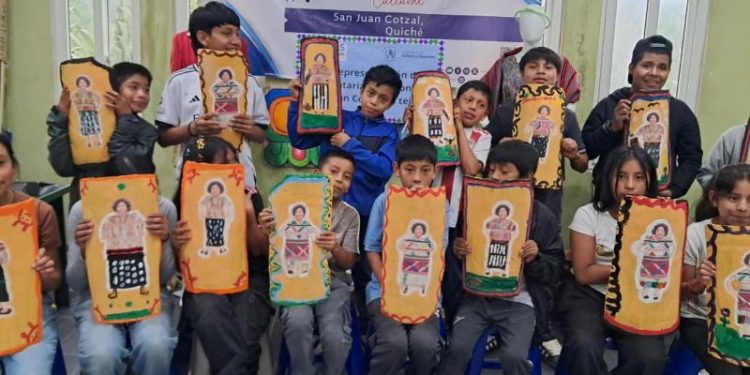 Estudiantes de San Juan Cotzal reforzaron su identidad maya ixil./Foto: MCD.