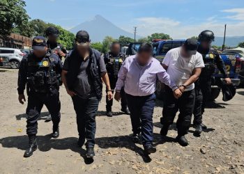 Al momento de la captura, los tres individuos aseguraron ser investigadores de la PNC. / Foto: PNC