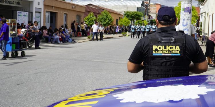 Plan Seguridad en las Fiestas Patrias, implementado por los 205 años de Independencia de Guatemala, la Policía Nacional Civil. / Foto: PNC