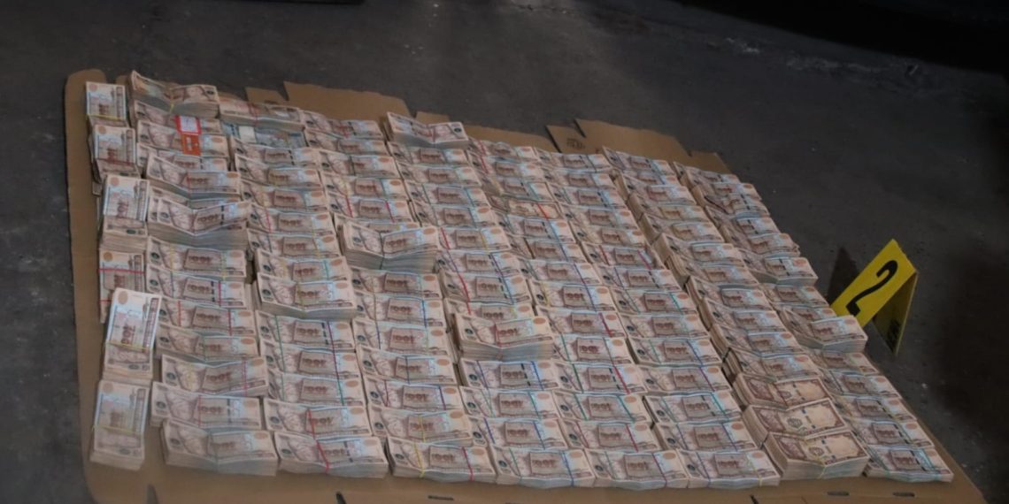 Las autoridades reportaron la localización de aproximadamente 2 millones de quetzales en efectivo. / Foto: PNC
