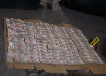 Las autoridades reportaron la localización de aproximadamente 2 millones de quetzales en efectivo. / Foto: PNC